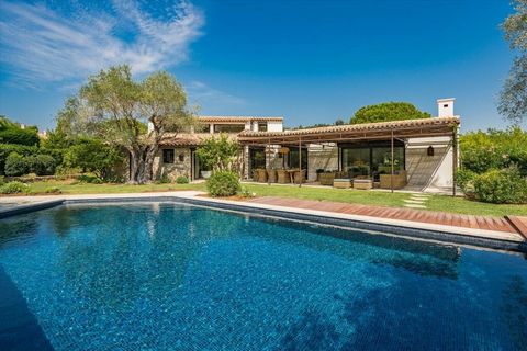 Summary Quietly located in a small domain just outside Mougins' picturesque village, this villa sits on approximately 2493 sqm of landscaped grounds. Renovated in 2023, the main living areas flow seamlessly onto a spacious south-facing terrace and th...