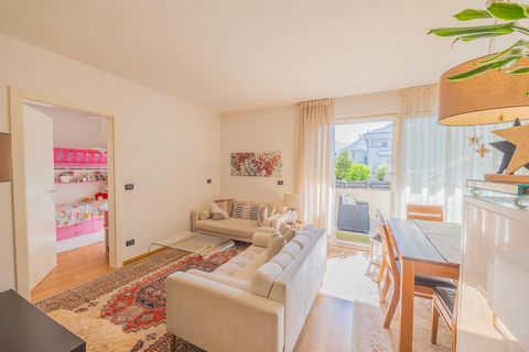 Well-kept, sunny, equipped with modern furniture and just a stone's throw from the center of Bolzano: who wouldn't want to spend their free time in this brand new 3-room apartment with a large balcony and call it their own? This bright, brand-new apa...