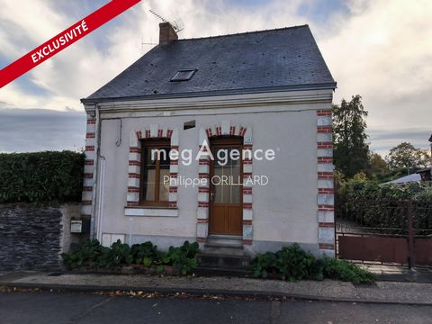 Located in the commune of Renazé, this 90 m² house sits in 361 m² of land. On the ground floor there is a kitchen, a living room, a sitting room with a wood-burning stove, a bathroom and WC. Upstairs are two bedrooms and an attic. Outside there is a ...
