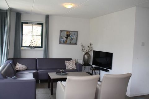 This detached bungalow is found in the wooded holiday park Landgoed Het Grote Zand, 1.5 km from the little village centre of Hooghalen. The lively provincial capital, Assen, is 11 km away. The bungalow is comfortable and fully furnished and consists ...