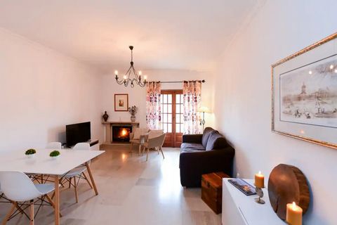 Located in the village of Sintra, 200 meters from Sintra train station, it offers all accommodation, including a living room with fireplace, balcony and free Wi-Fi. The apartment has 3 bedrooms, a flat-screen TV with satellite channels, a kitchen equ...