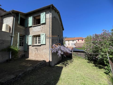 For sale, village house to renovate. 102m2 of living space, separate kitchen, living room with fireplace, two bedrooms, office, shower room/wc. Small garden of 215 m2 with small terrace in local stones. Unobstructed views of the surrounding countrysi...