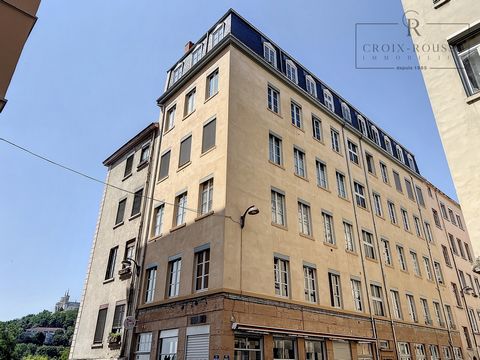 EXCLUSIVELY! Croix-Rousse Immobilier offers for sale a T3 / T4 apartment to renovate of 89 m2! Located on the second floor of a well-maintained Canuts building, you can find: parquet, stones, beams, high ceilings. Some refreshment work is to be expec...