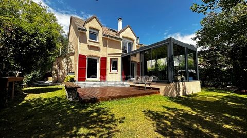 Dpt Yvelines (78), à vendre NOISY LE ROI maison P9 - Terrain de 407,00 m²