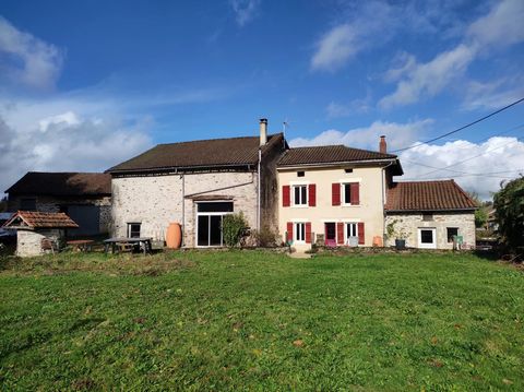 EXCLUSIVE TO BEAUX VILLAGES! On the border of three villages in the heart of Périgord Vert, this property with its atypical features is 10 minutes from several villages with all amenities. Extensively renovated over the past 15 years, this property o...