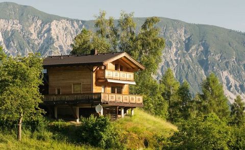 Chalet Astrid położony jest pośrodku łąk i lasów, w absolutnie fantastycznym miejscu z widokiem na góry górnego Ötztal i oferuje miejsce dla 4 osób z 2 dwuosobowymi sypialniami. Nasi goście mają do dyspozycji własny, idyllicznie położony naturalny st...