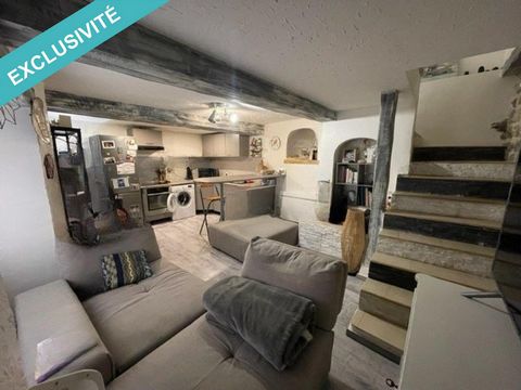Situé sur la commune d'Ollieres, à 5 kms de Saint-Maximin et des commodités, cet appartement duplex T3 de 46 m² se compose au rez de chaussée d'un espace de vie avec une cuisine ouverte et aménagé. A l'étage, se trouvent deux chambres, une salle d'ea...