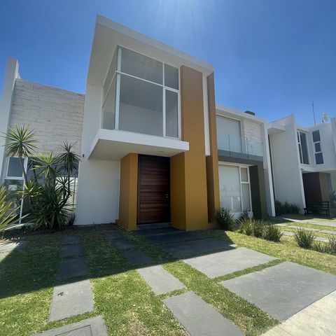 Discover your new home in one of the most beautiful areas of the city, located in the Rincon de la Montaña subdivision in Jesús del Monte. This beautiful house, ready for delivery, offers you a spacious and comfortable space that will surely adapt to...