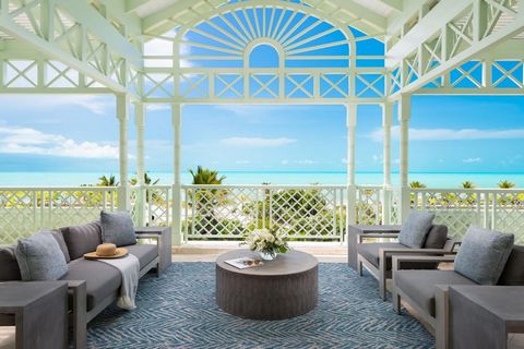 Villa 4 is one of only six private villas at the iconic Shore Club, representing the first time that one has become available for purchase since inception of this magnificent resort property. Completed in 2018, Villa 4 at the Shore Club fronts pristi...