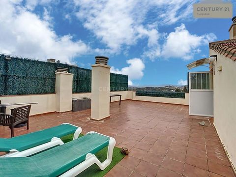 Welcome to your oasis in Coín, Málaga! Nestled in a serene and up-and-coming area, this spacious 3-bedroom apartment offers the perfect blend of comfort and convenience. With 82 square meters of usable living space and an additional 82 square meters ...