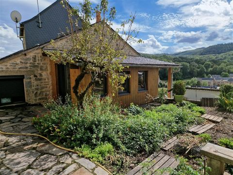 In a pretty village, at the gates of Palanges, 15 minutes from Rodez, stone house of 105m², 3 bedrooms, on a 386m² wooded garden, cellar and gas heating. In the heart of the village, this magnificent house offers a beautiful view of the castle, you d...