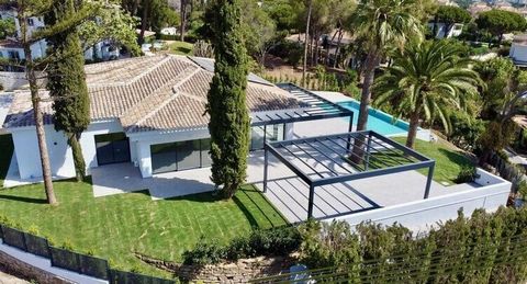 Spectacular contemporary one level villa with fantastic sea views, maybe the best ones on the market in Marbella East. This villa has been renovated into a contemporary bright villa, but without 