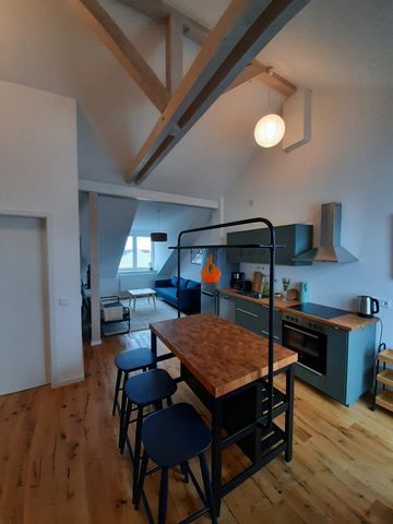 In the vibrant south of Leipzig is this cozy attic apartment with bedroom, kitchen, bathroom and terrace. Due to the very good location directly on the Karli, you can explore the city with its many parks and sights very well from here. In the immedia...