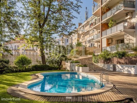 Apartamento T1, com 82 m2 de área bruta privativa, varanda, um lugar de estacionamento e arrecadação, inserido no condomínio Villa Damasceno, com piscina, em Arroios, Lisboa. O apartamento é composto por um quarto, casa de banho completa, cozinha equ...