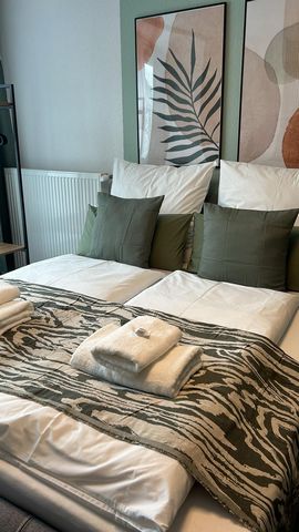 In my small but fine studio you will find everything you need for a wonderfully central stay in Cologne: --> Cleanliness on 5 star level --> Central location --> TV with Netflix --> Comfortable queen size bed --> Highspeed Wifi --> Perfect connection...