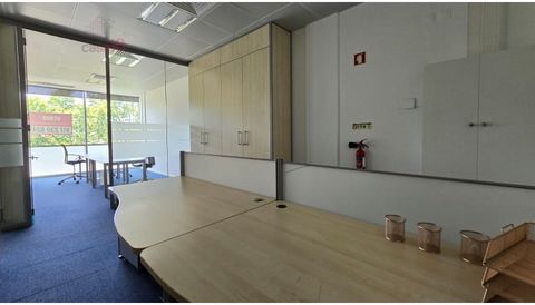 Office for rent in Parque das Nações Office with a nice area of 83 m², inserted in the 2nd floor of a prestigious building, with concierge, in Parque das Nações. It has plenty of natural light due to the excellent sun exposure, facing south.2 parking...