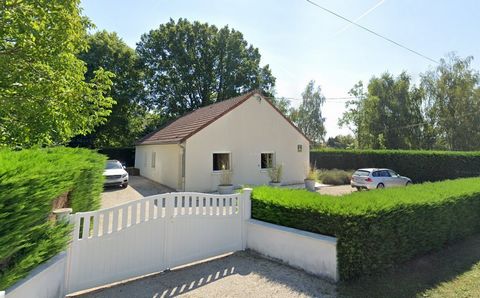 In idealer Lage, nur wenige Schritte vom Dorf St. Germain du Plain entfernt, bietet dieses traditionell gebaute Haus, das 1998 erbaut wurde, ein ruhiges und praktisches Wohnumfeld. Ausgestattet mit allem modernen Komfort, besticht es durch seine funk...