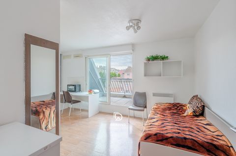 Discover a most attractive investment opportunity with this apartment located in a sought-after student residence. Currently occupied by a tenant, this apartment offers an immediate and regular return on investment. Located in a secure and modern env...