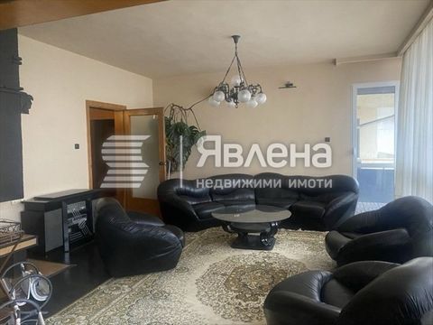 We present you a unique apartment in the very center of Blagoevgrad, in the pedestrian zone. Located in an old building, on the third floor, this apartment is the perfect combination of history and modern convenience. With a spacious kitchen, a cozy ...