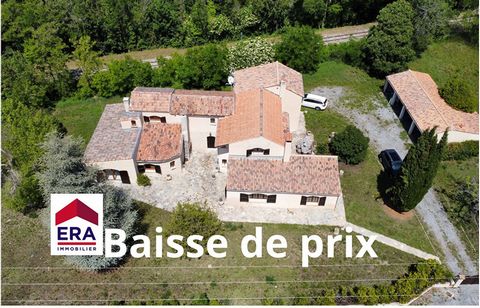 FOR SALE IN YOUR ERA VDS IMMO AGENCY. Located in the charming town of Digne-les-Bains, this magnificent architect-designed villa with a surface area of 291 m² offers an idyllic living environment. Ideal for 2 families or a large family. The property ...