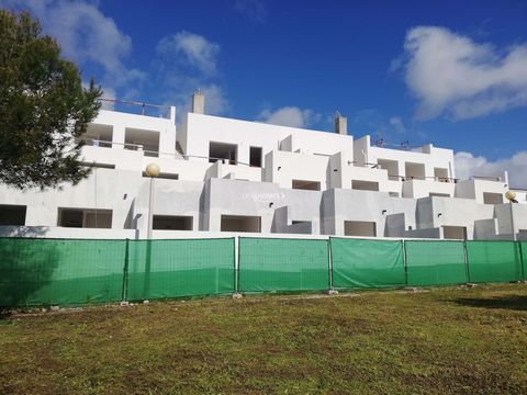This brand new two bedroom apartment is set within an under construction, private condominium in the heart of Fuseta, just minutes away from amenities and the beach. Comprising 10 apartments spread across three floors, completion is expected by Septe...