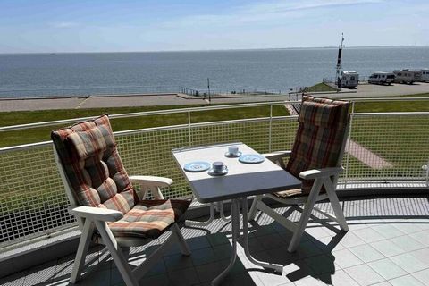 Appartamento per vacanze con vista sul mare e sul porto sulla spiaggia sud di Wilhelmshaven, moderno e arredato in modo molto confortevole, balcone con sedia a sdraio e sedie a sdraio