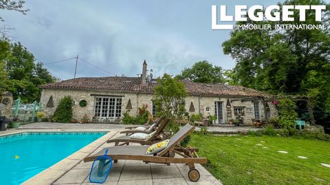 A29310GJP47 - Située dans un hameau paisible à seulement 8 km de Duras, 20 km d'Eymet, 30 km de Bergerac, cette jolie maison en pierre est pleine de caractère, avec un jardin clos, une piscine et un maison d'amis independante. La maison principale co...