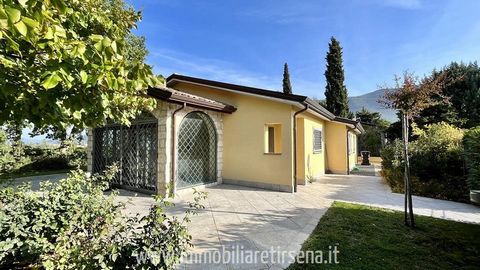 Urnbria-Montecchio. Nei pressi del caratteristico Borgo di Montecchio, in posizione panoramica con vista sul paese e sulla valle del Tevere, proponiamo in vendita un villino unifamiliare su un unico piano oltre al Piano Seminterrato, con annesso un g...