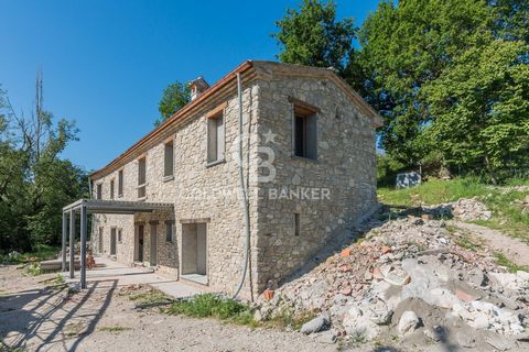 Imagine a place where every corner tells a story, where the past and present blend harmoniously... we are in Agenzia, a hamlet of San Leo. This property, demolished and faithfully rebuilt, is a charming refuge, ready to welcome you and make you exper...