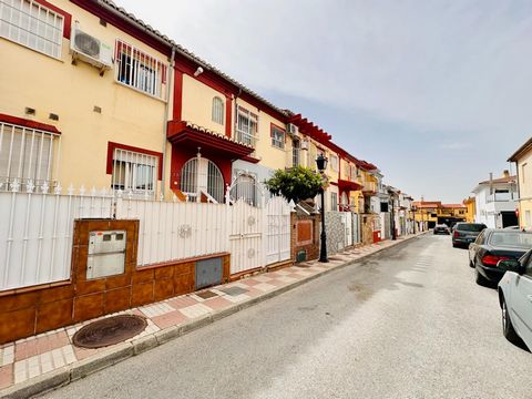 Great apartment in the quietest area of Pulianillas, very close to the large shopping centers and just three kilometers from Granada capital. Quick access to the motorway, thus facilitating good communication with the rest of the city and the nearest...