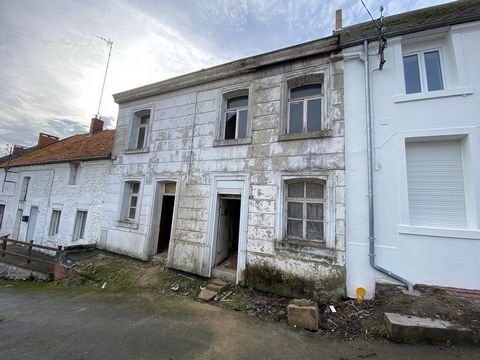 Het Tigre Agentschap van Jeumont ... , Véronique DUBOIS ... biedt u dit huis aan in het hart van een grensdorp. Op de begane grond 3 kamers, hal voor toegang tot het land - Boven: overloop die leidt naar 3 andere kamers - Gewelfde kelder - In te rich...