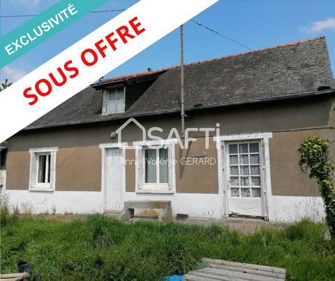 Located in Louvigné du Désert, near the Super U, pharmacy, restaurant, school..., house to renovate including a kitchen (14m²), a living room (22m²) with a chimney and a bedroom (18m²). Upstairs: attic above which could be converted (20m² approx). Th...