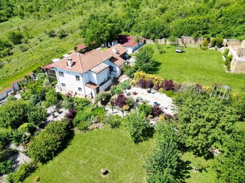 LUXIMMO FINEST ESTATES: ... We present to you a spacious and comfortable house, located on the highest place in a large and lively village, only 30 minutes by car from Veliko Tarnovo. The house offers an amazing view of the majestic Balkan Mountains ...