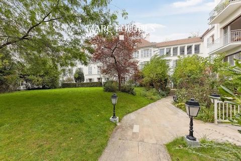 BUTTE MONTMARTRE In a quiet, luxury condominium, garden level, surrounded by a park planted with trees. This 85 m² single-storey apartment, entirely renovated by an architect, feels like a home with its many windows. It comprises an entrance hall, a ...