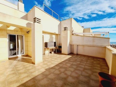 It is a duplex penthouse located in the center of La Mata, facing south, 100 meters from the beach and next to all services.The house is very well maintained, it is sold furnished.On the main floor there is a living room, bathroom, kitchen, a bedroom...