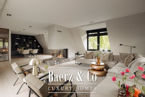 Imagine yourself in an enchanting penthouse apartment where luxury and sophistication set the tone, situated on the Steen & Bergh estate, just a short distance from the picturesque village of Laren. This stunning penthouse offers you the very best in...