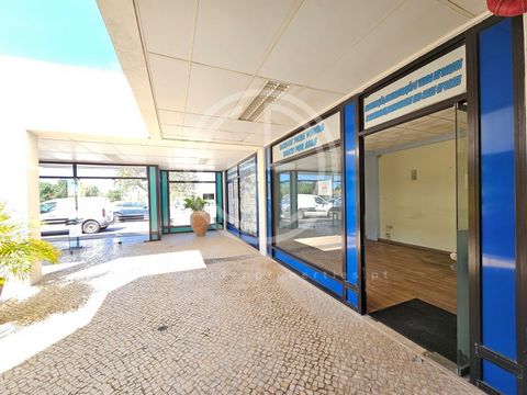 Discover this exclusive shop located in the heart of the stunning Vilamoura Marina, within the iconic VILAMARINA commercial and residential building. With a privileged location, this property offers direct access to the bustling maritime life of the ...