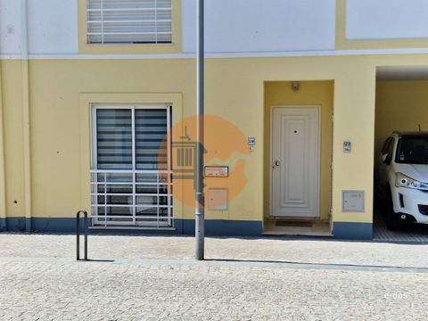 Nice 1 bedroom apartment, in the center of the historic village of Castro Marim. Housed in a two-story building, the apartment is located on the ground floor and has an independent entrance. It comprises an entrance hall, living room, bedroom, a comp...