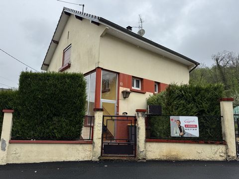 Seulement chez Girardi immobilier Belfort, maison de ville très bien placé, proche de la vieille ville à pieds, proche des commodités et écoles, cette maison à rénover est faite pour vous.  Entrée, cuisine aménagée, séjour lumineux, une chambre au rd...