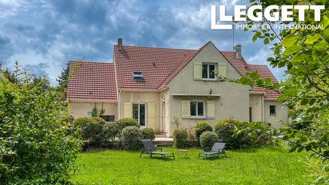 A30645EHO78 - A 78670 Médan, dans un environnement résidentiel calme, proche de Versailles et de Paris, cette grande maison familiale avec jardin offre une grande qualité de vie pour une famille nombreuse. Construite en 1988, la maison offre tous les...