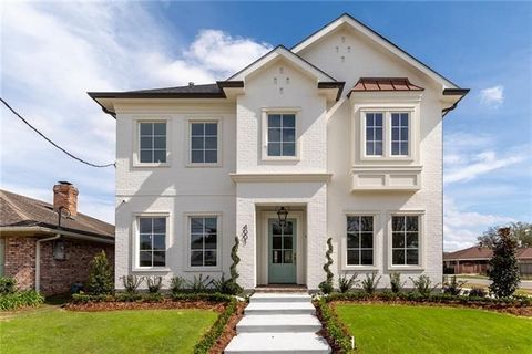 RECENTLY REDUCED!!! Welcome to your dream home on the corner of Metairie Court and Siren in the heart of Metairie, Louisiana! This exquisite residence, crafted by the award-winning builder RMC Construction, offers luxury living at its finest. Upon en...