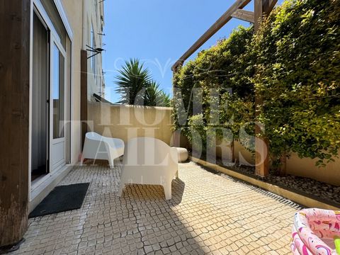 Discover this wonderful 2+1 bedroom flat located in the historic area of Ajuda, in Belém. With a spacious terrace with 21 m2, facing west, ideal for leisure time, this flat offers the perfect balance between comfort and privileged location. Fully ren...