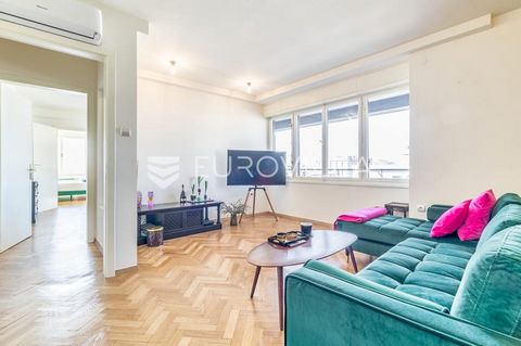 Vukovarska, modern design, two bedroom apartment on the fourth floor of a well-maintained building with an elevator.It consists of an entrance hall, living room, two spacious bedrooms, kitchen, bathroom, separate toilet and loggia, total area 110.35 ...