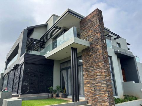 The Hills at the East of Pretoria invites you to this lovely family house with a beautiful view within the game reserve THE HILLS. This Family house is not far from the main gate, thus easy access. Ideal for entertainment with a swimming pool, patio ...