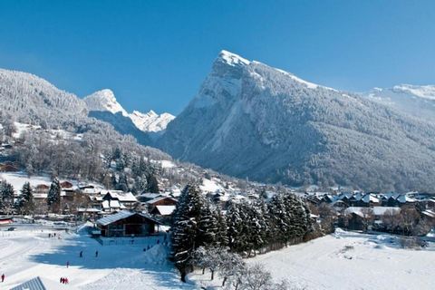 This cozy 1-bedroom apartment in Morillon offers a comfortable stay for up to 6 persons in a 27 m² space. The apartment is bright and welcoming, featuring a balcony with stunning views of the surrounding mountains and ski slopes. Equipped with electr...
