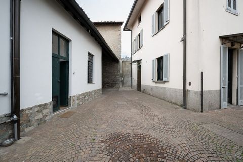 Excellent 4 Bed House for Sale In Fino Mornasco Lake Como Italy Esales Property ID: es5554572 Property Location Via Giuseppe Garibaldi Fino Mornasco Como 22073 Italy Property Details For Sale: Exquisite 4-Bedroom Historic Residence with Modern Luxuri...