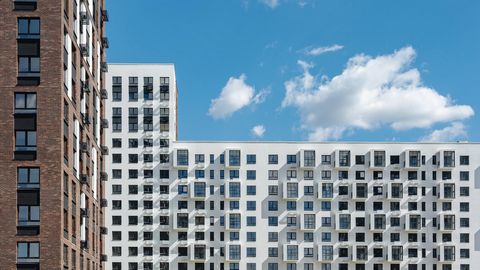 Предлагается 1-комнатная квартира комфорт-класса 33,2 кв.м в корпусе 5.2 на 12 этаже, в ЖК «Пригород Лесное» Квартира с чистовой отделкой. Доступность дополнительных опций уточняйте у застройщика. Планировкой предусмотрены: Прихожая - 4,57 м² Кухня-н...
