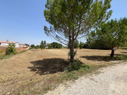 Terrain de 1876 m2 constructible à ST HILAIRE DE BRETHMAS