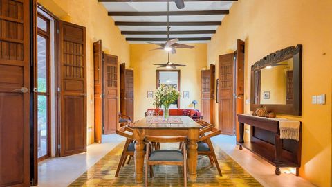 Situado no prestigiado Centro Histórico de Mérida Casona Verde é uma obra-prima arquitetônica que combina lindamente o charme histórico com o conforto contemporâneo. Localizada a uma curta distância do Paseo Montejo, do Parque Santa Ana e do Parque S...