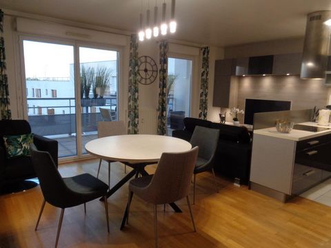 Superbe Appartement en dernier étage d'une Résidence très recherchée Avec Ascenseur à quelques minutes à pied du RER